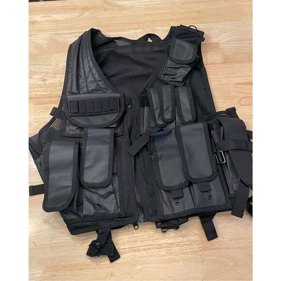 Black Tactical Vest (never used) - Picture 1 of 8